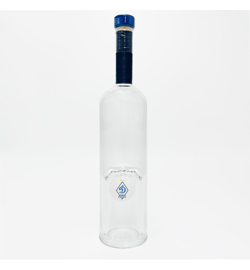 Динамо логотип внутри бутылки с "Царской"